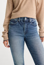 ALWAYS FITS GOOD LEGS FLARE JEANS | INDIGO1071-4 | GOOD AMERICAN | MODEL