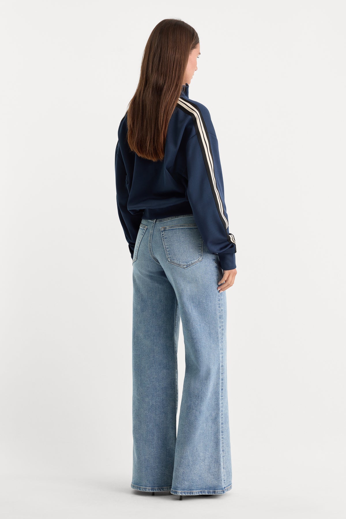 GOOD WAIST PALAZZO JEANS | INDIGO1154-5 | GOOD AMERICAN | MODEL_A