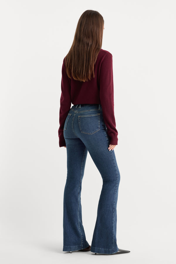 GOOD PETITE FLARE JEANS | BLUE004-2 | GOOD AMERICAN | MODEL_A