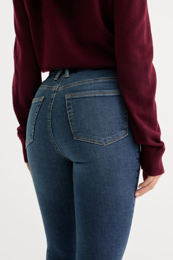 GOOD PETITE FLARE JEANS | BLUE004-6 | GOOD AMERICAN | MODEL_A