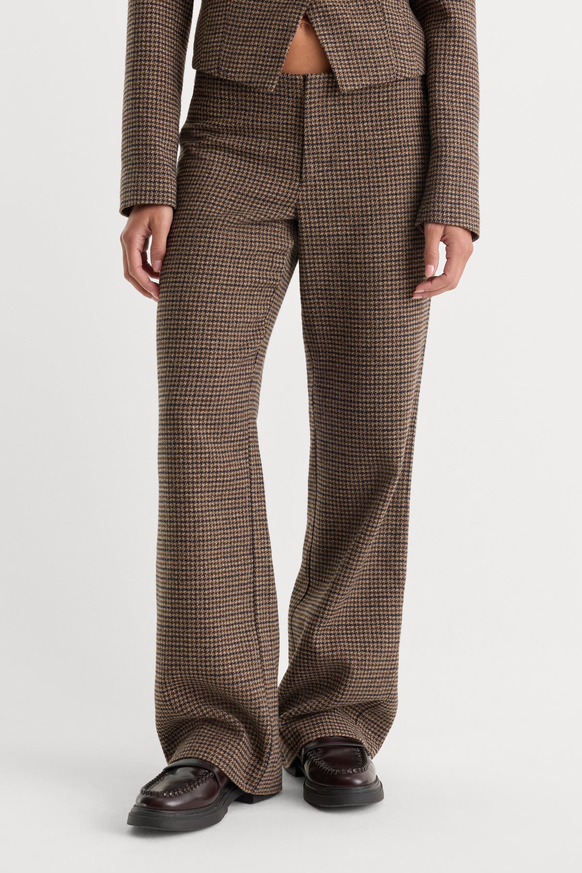 THE GHOST WAISTBAND TROUSER | BROWN MINI HOUNDSTOOTH-4 | GOOD AMERICAN | MODEL_A
