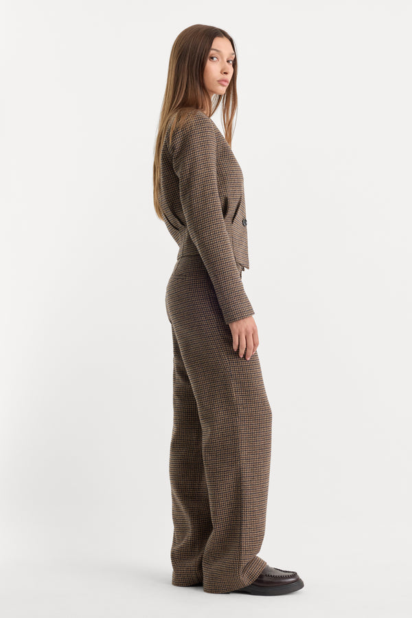 THE GHOST WAISTBAND TROUSER | BROWN MINI HOUNDSTOOTH-5 | GOOD AMERICAN | MODEL_A