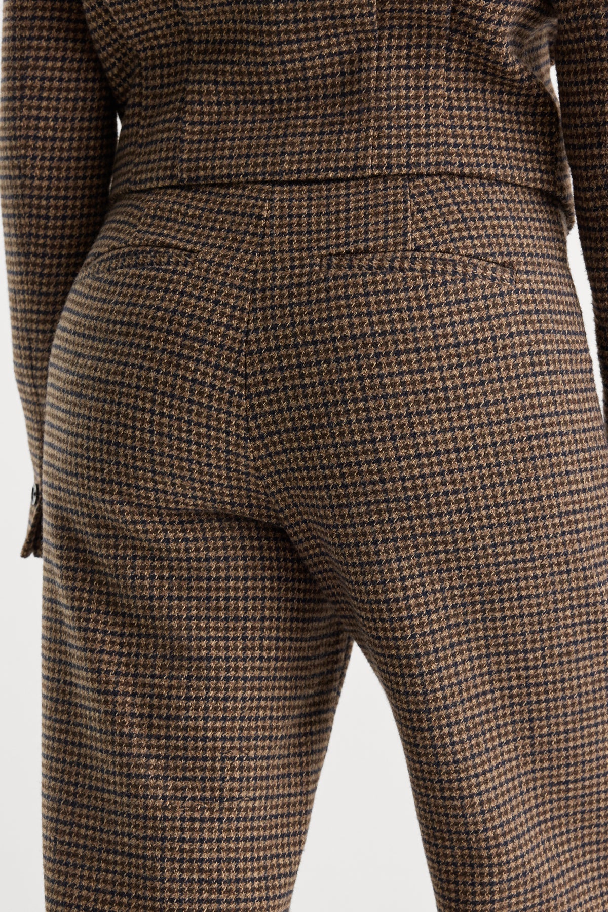 THE GHOST WAISTBAND TROUSER | BROWN MINI HOUNDSTOOTH-6 | GOOD AMERICAN | MODEL_A