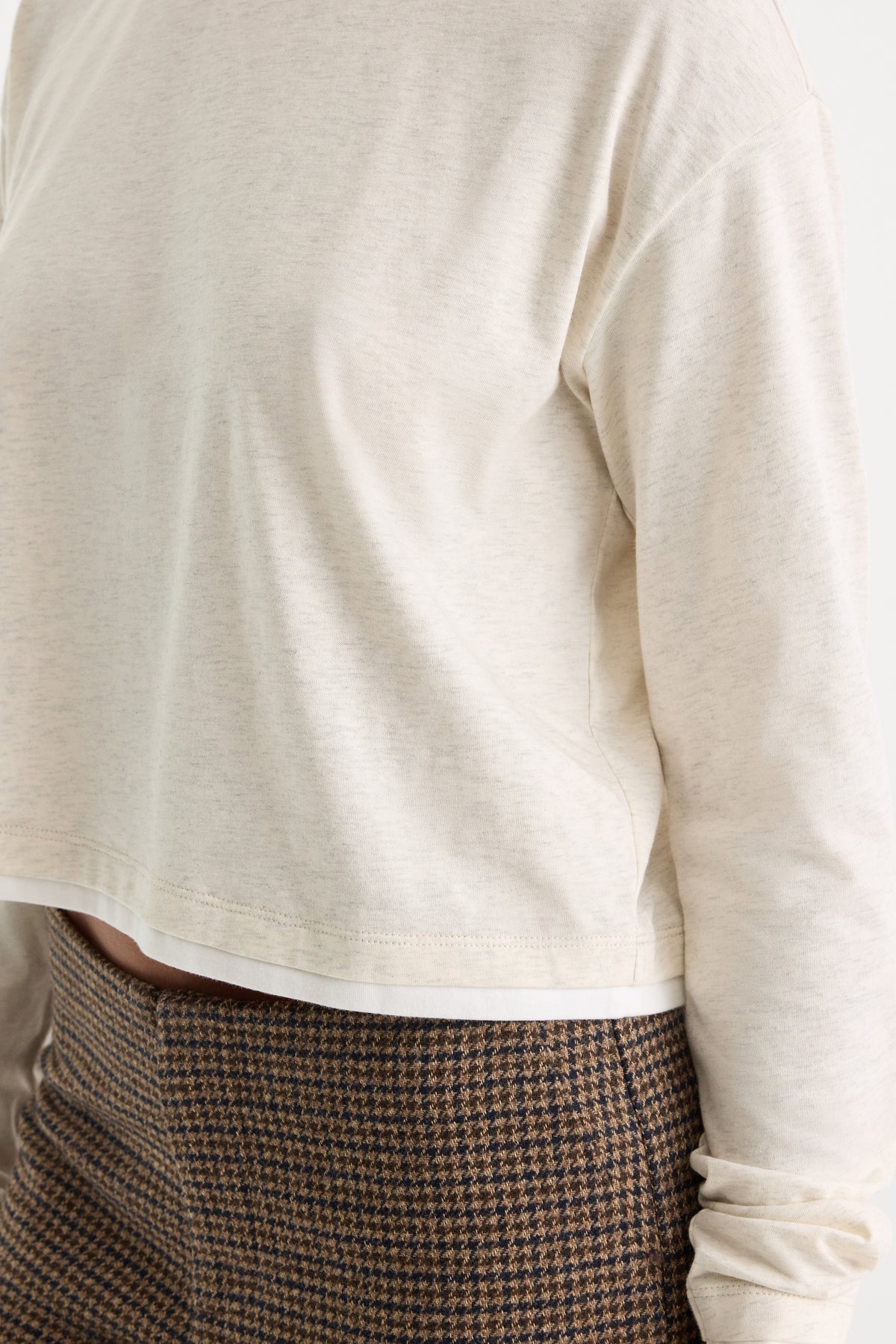 THE LONG SLEEVE LAYERED TEE | OATMEAL HEATHER-2 | GOOD AMERICAN | MODEL_A
