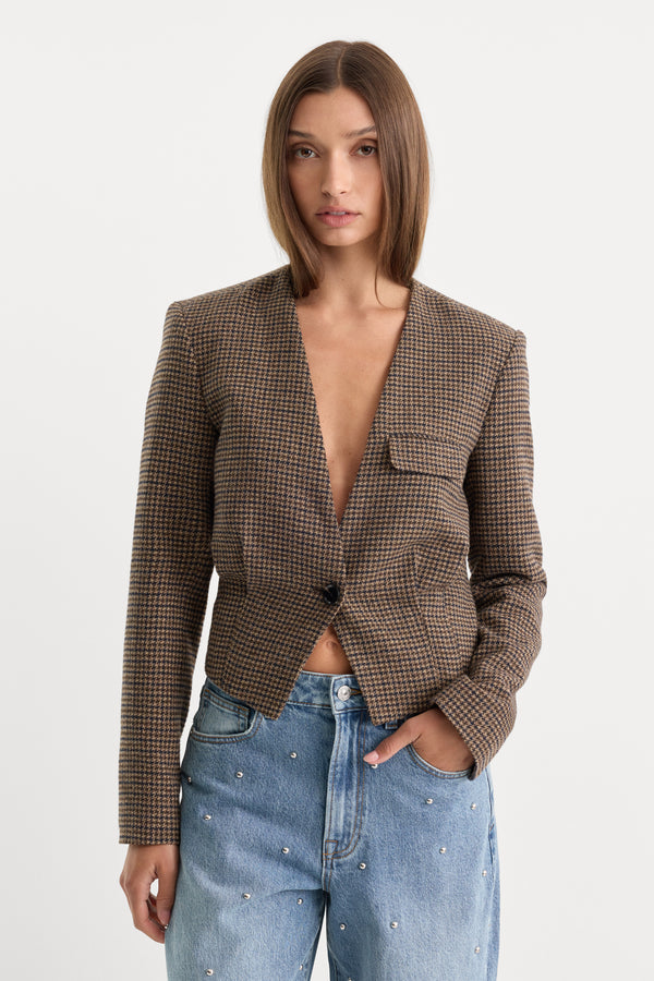 THE COLLARLESS BLAZER | BROWN MINI HOUNDSTOOTH-1 | GOOD AMERICAN | MODEL_A
