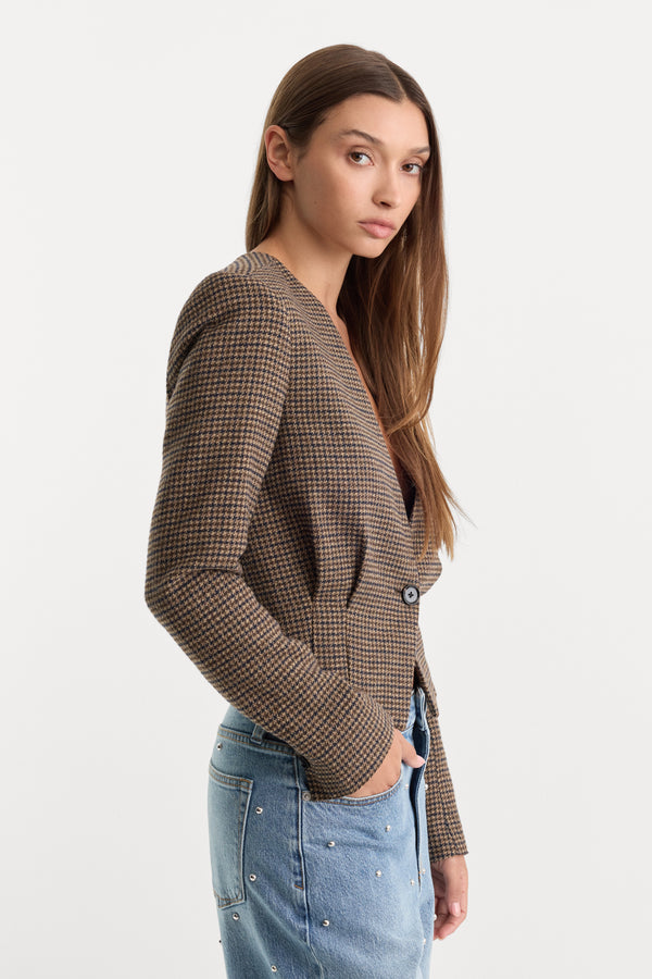 THE COLLARLESS BLAZER | BROWN MINI HOUNDSTOOTH-3 | GOOD AMERICAN | MODEL_A
