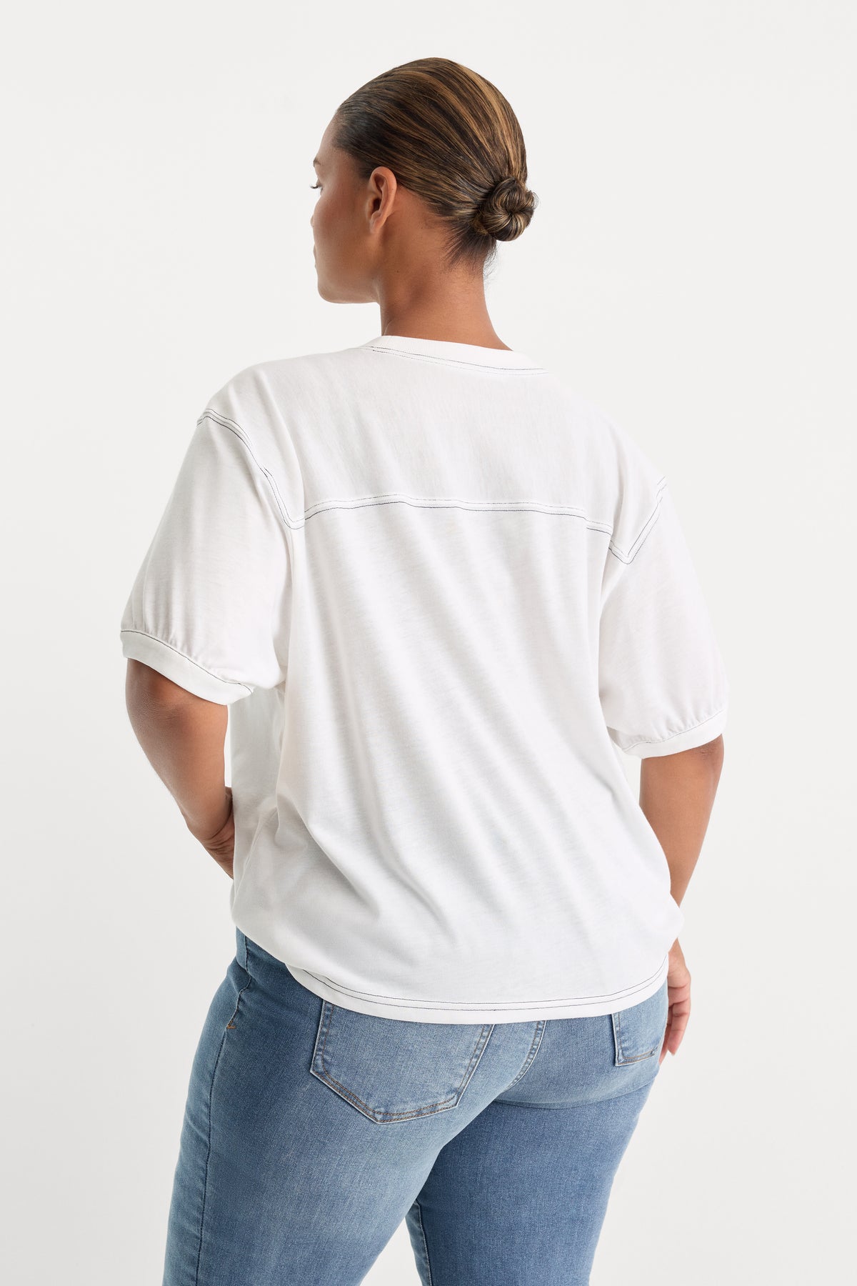 THE GYM TEE | CHALK-2 | GOOD AMERICAN | MODEL_C