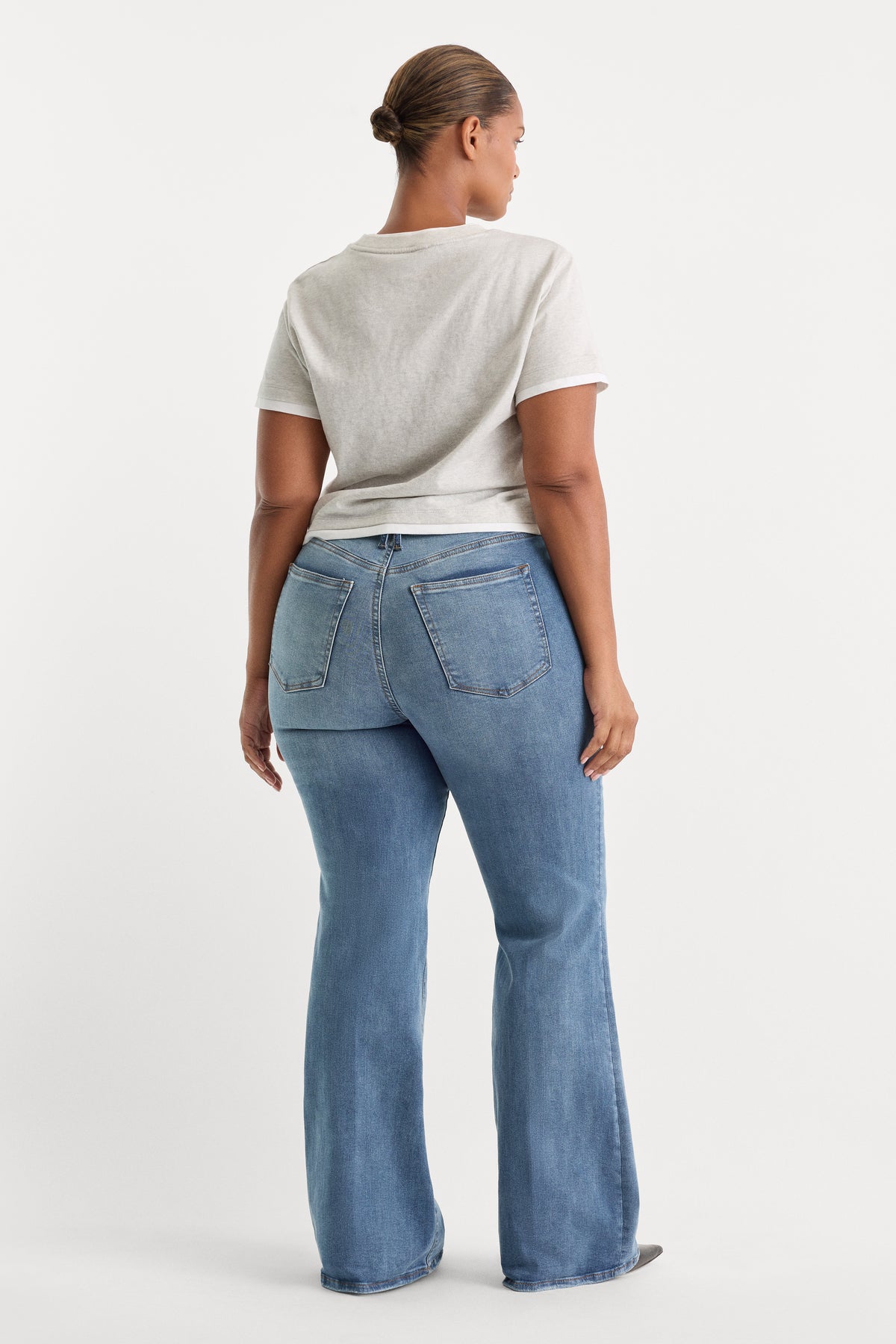 ALWAYS FITS GOOD CLASSIC BOOTCUT JEANS | INDIGO316-2 | GOOD AMERICAN | MODEL_C
