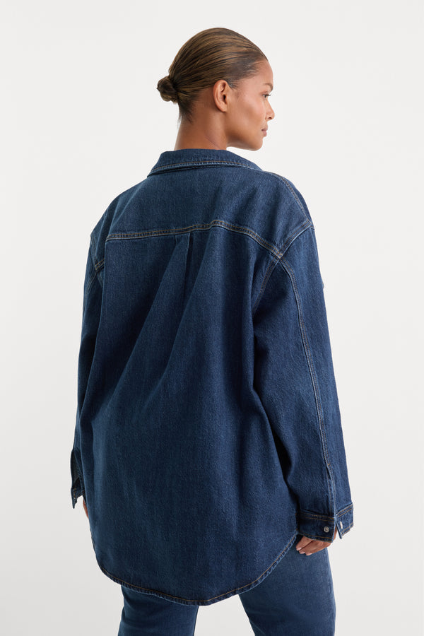 THE DENIM OVERSHIRT | BOUNCE-2 | GOOD AMERICAN | MODEL_C