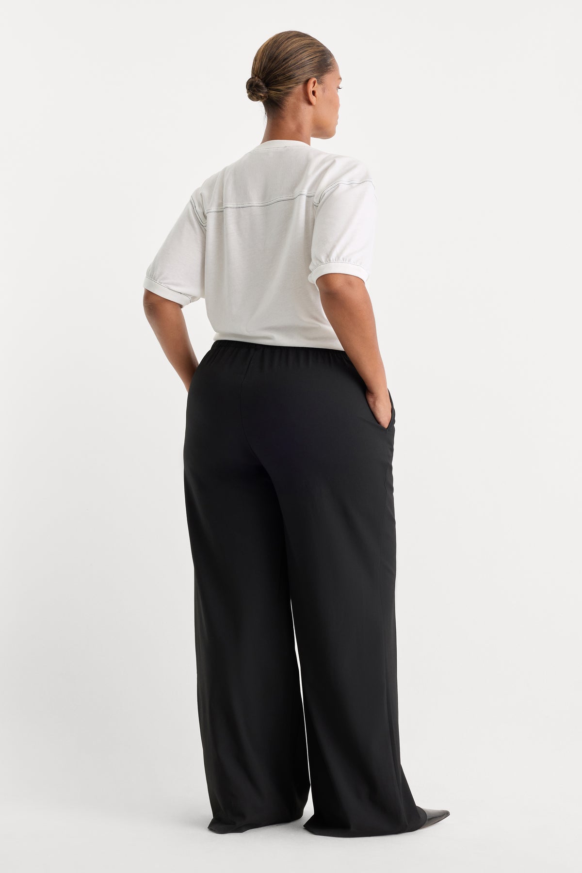 THE PULL ON TROUSER | BLACK001-7 | GOOD AMERICAN | MODEL_C