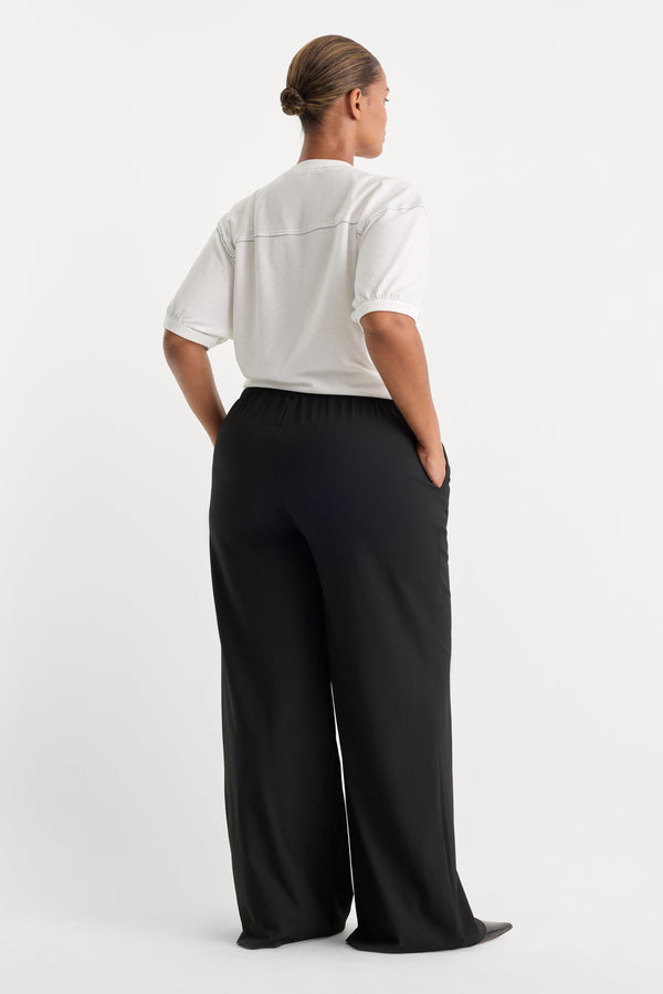 THE PULL ON TROUSER | BLACK001-7 | GOOD AMERICAN | MODEL_C