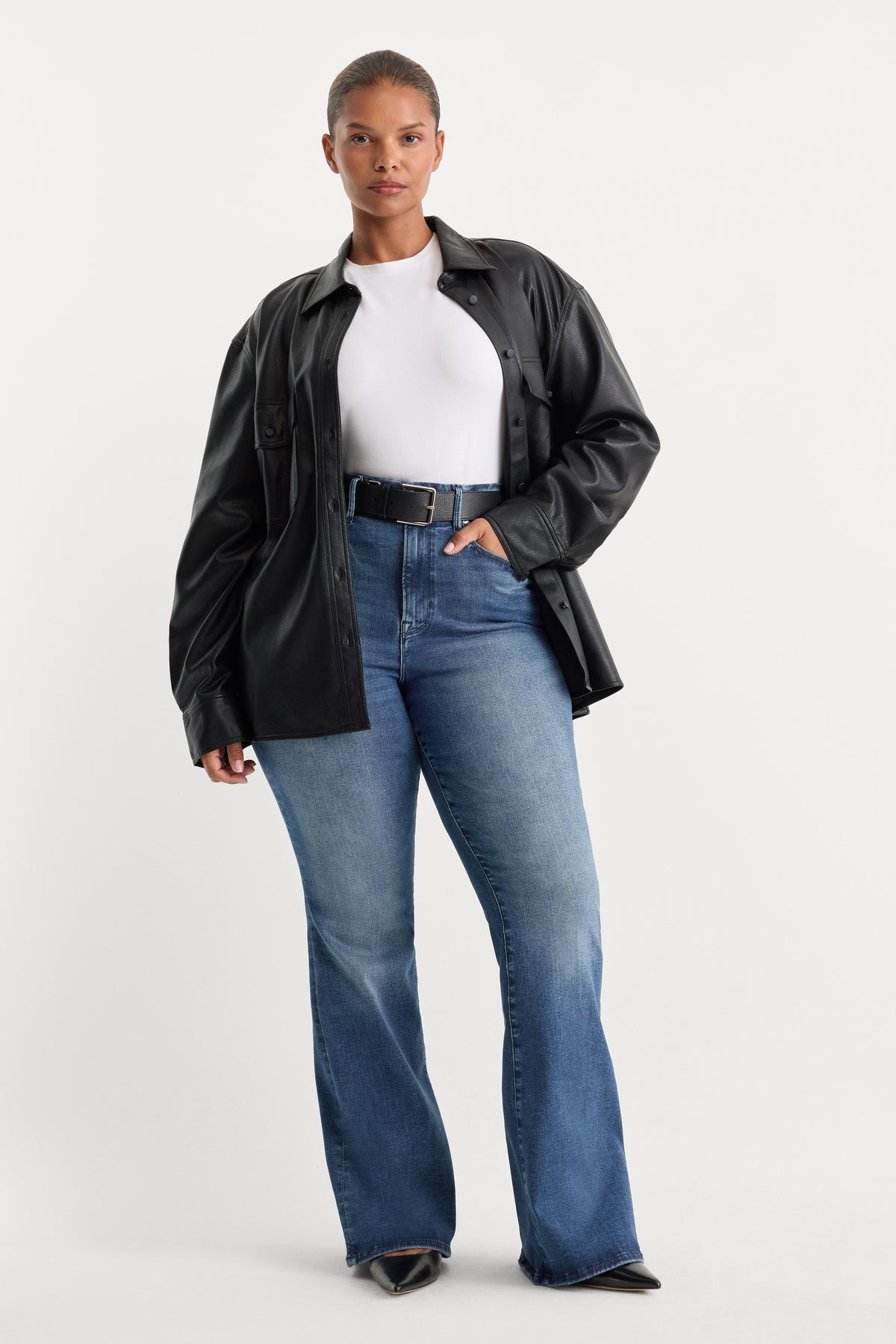 ALWAYS FITS GOOD LEGS FLARE JEANS | INDIGO1071-1 | GOOD AMERICAN | MODEL