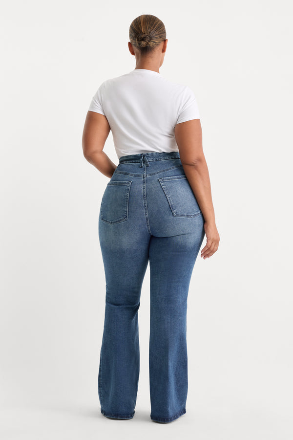 ALWAYS FITS GOOD LEGS FLARE JEANS | INDIGO1071-2 | GOOD AMERICAN | MODEL