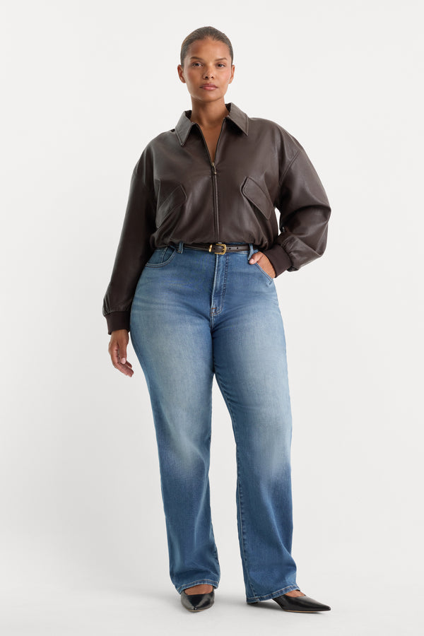 GOOD TRUE STRAIGHT JEANS | CRESTVIEW-1 | GOOD AMERICAN | MODEL