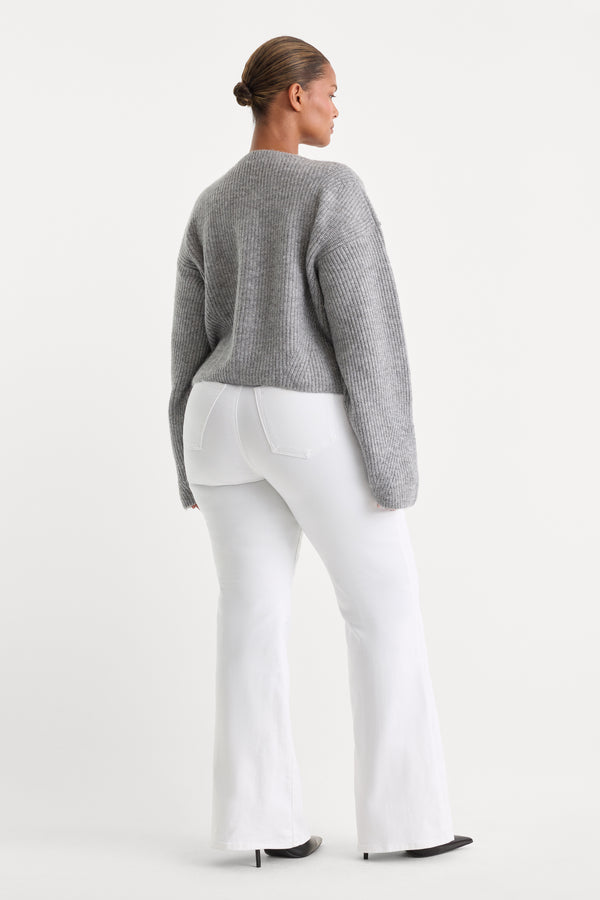 ALWAYS FITS GOOD CLASSIC BOOTCUT JEANS | WHITE-2 | GOOD AMERICAN | MODEL_C