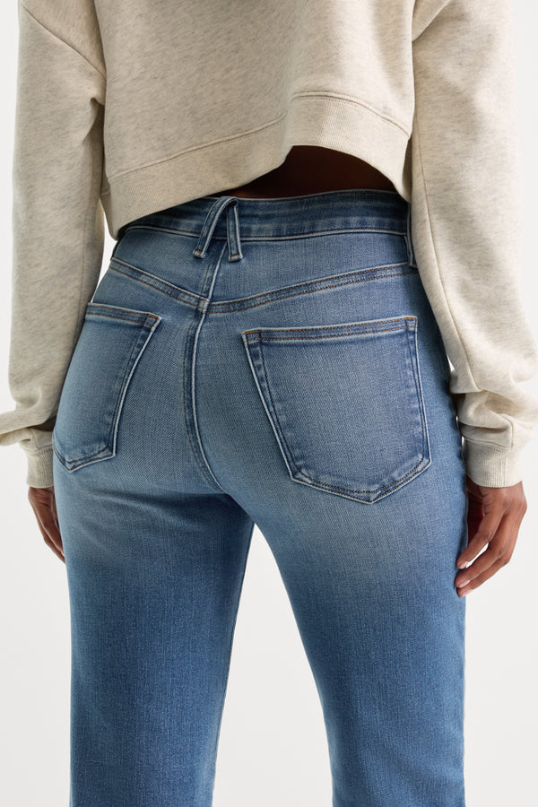 GOOD TRUE STRAIGHT JEANS | STILL-6 | GOOD AMERICAN | MODEL_A