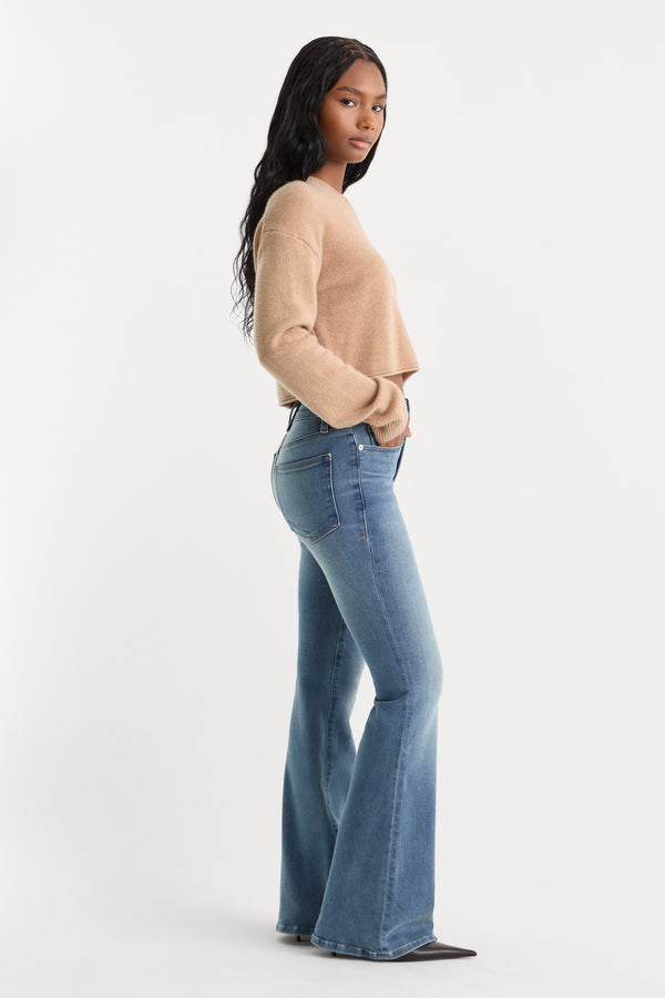 SOFT TECH GOOD LEGS FLARE JEANS | BIRCH-2 | GOOD AMERICAN | MODEL_A