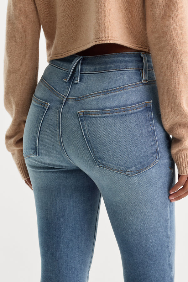 SOFT TECH GOOD LEGS FLARE JEANS | BIRCH-6 | GOOD AMERICAN | MODEL_A