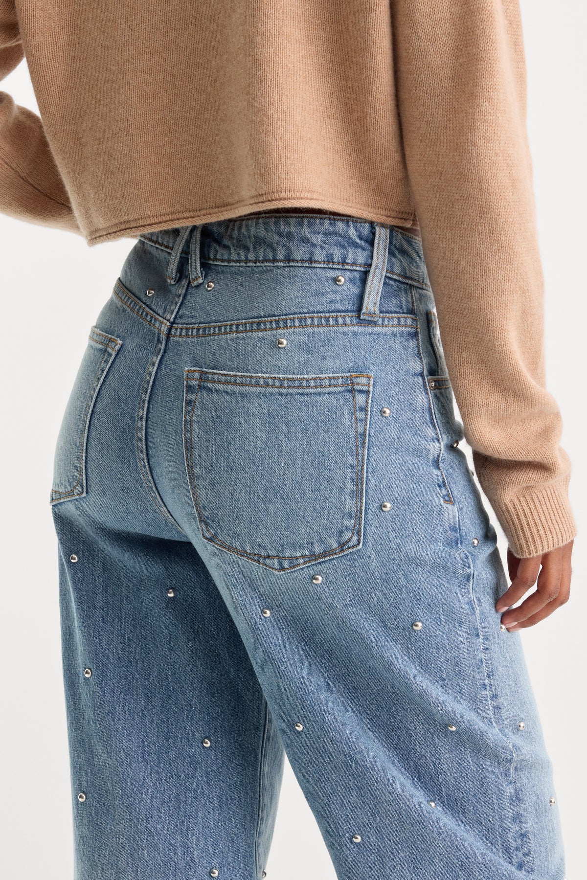 STUDDED VINTAGE BARREL ANKLE JEANS | ZANER-5 | GOOD AMERICAN | MODEL_A