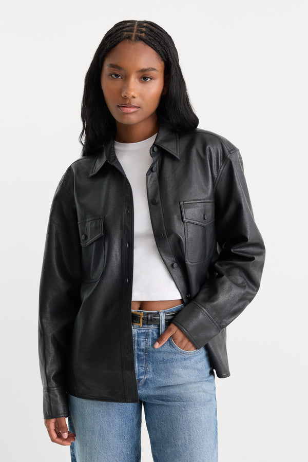 THE BETTER THAN LEATHER CLASSIC SHIRT | BLACK001-1 | GOOD AMERICAN | MODEL_A