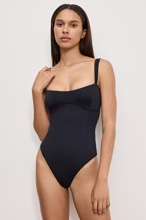 model: Size 0 | 