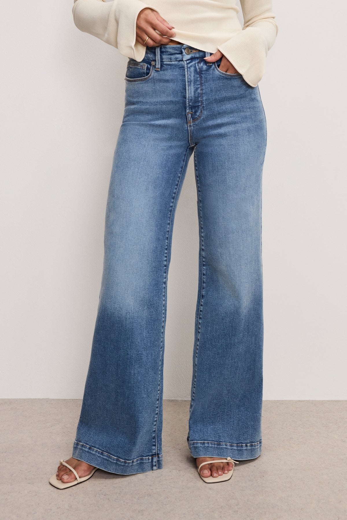 GOOD WAIST PALAZZO COMPRESSION JEANS | INDIGO837-2 | GOOD AMERICAN | MODEL_A