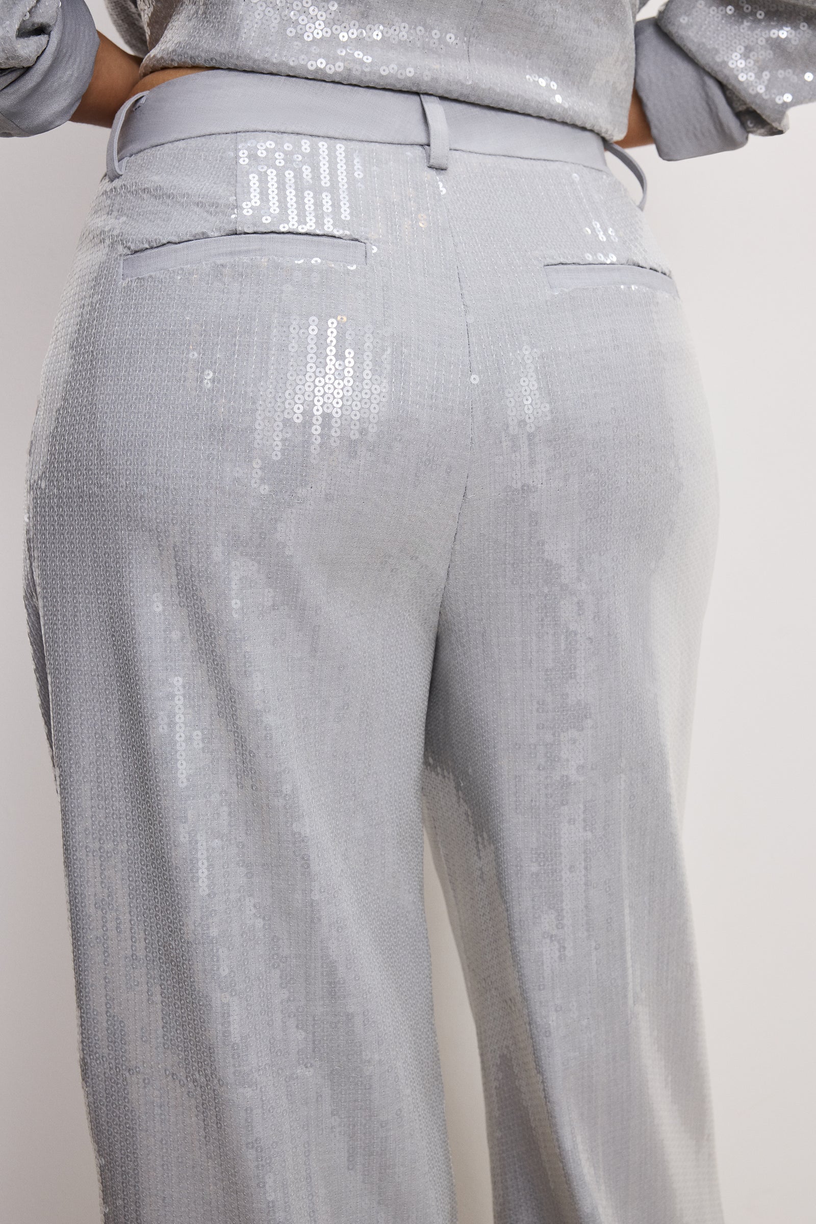 model: Size 8 | 