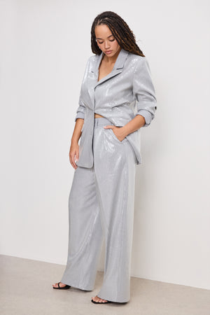 model: Size 8 | 