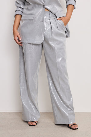model: Size 8 | 