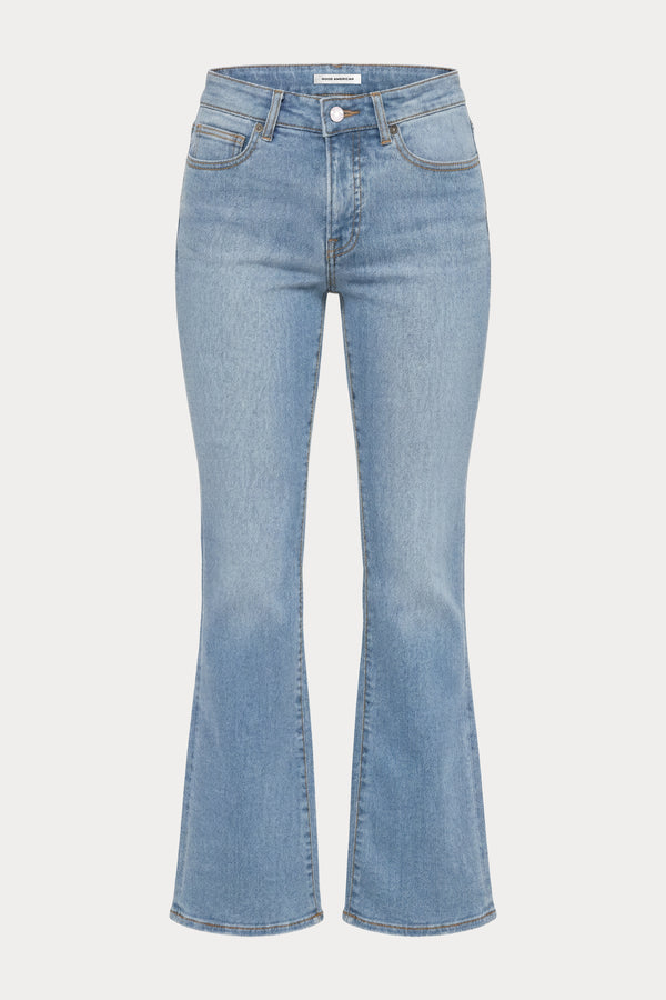 GOOD LEGS FLARE JEANS | INDIGO1290-7 | GOOD AMERICAN | MODEL