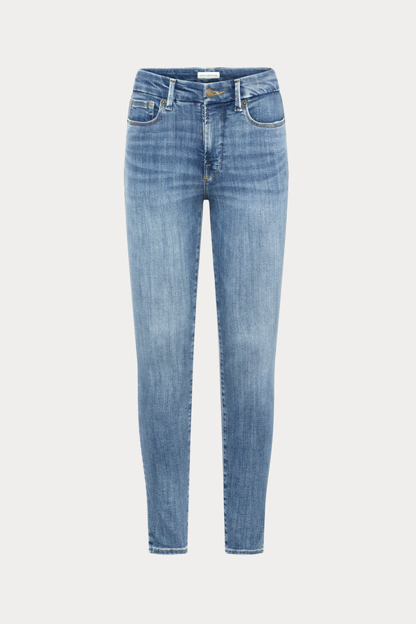GOOD LEGS SKINNY JEANS | INDIGO1154-7 | GOOD AMERICAN | MODEL