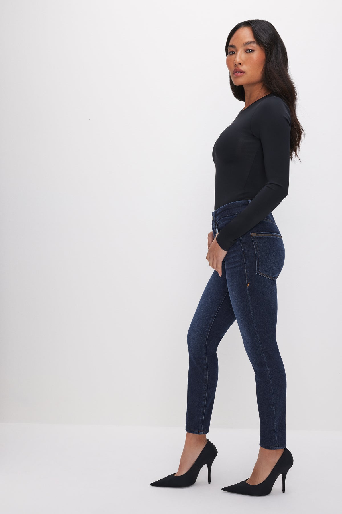 GOOD PETITE SKINNY JEANS | BLUE866-2 | GOOD AMERICAN | MODEL_A