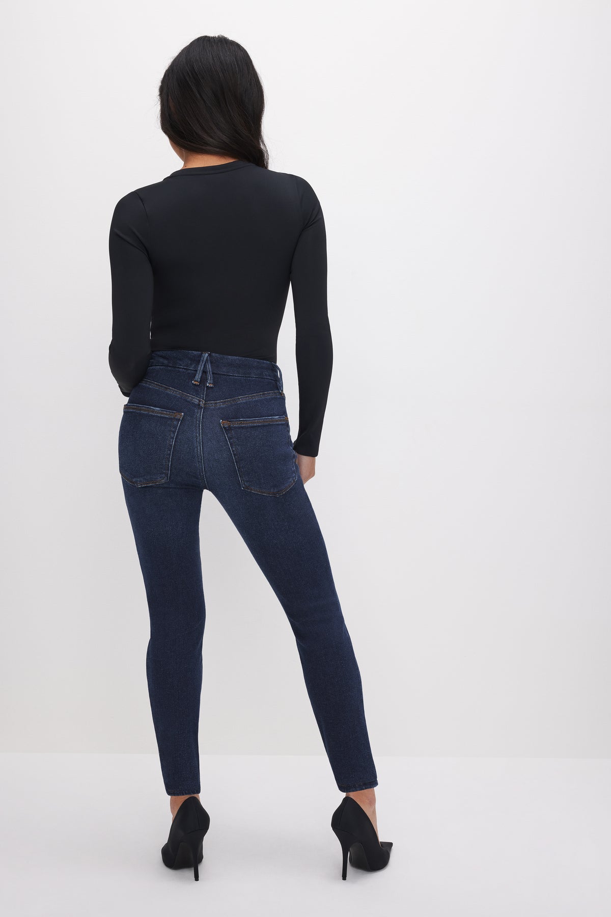 GOOD PETITE SKINNY JEANS | BLUE866-4 | GOOD AMERICAN | MODEL_A
