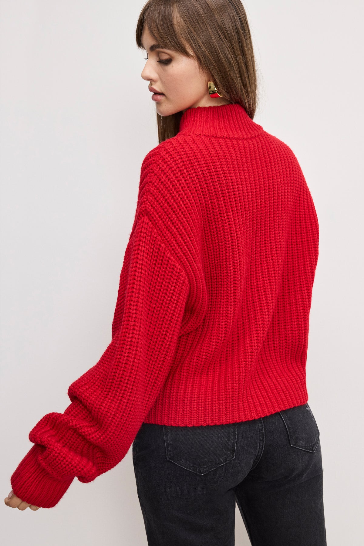 CHUNKY KNIT MOCK NECK SWEATER | CHILI001-3 | GOOD AMERICAN | MODEL_A
