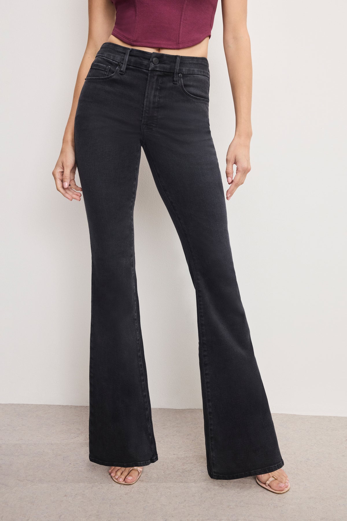 DOLLY JOLEANS FLARE JEANS | BLACK391-2 | GOOD AMERICAN | MODEL_A