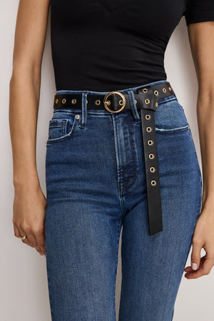 SKINNY EYELET BELT | BLACK001