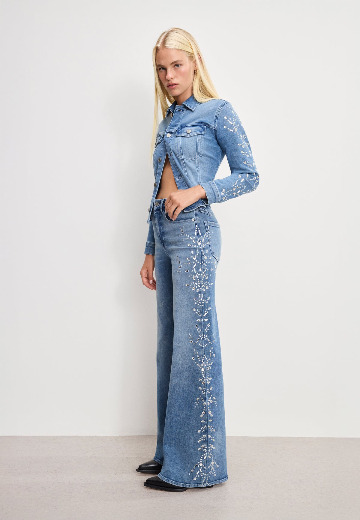 DOLLY JOLEANS CRYSTAL WIDE JEANS | INDIGO1089-1 | GOOD AMERICAN | MODEL_A