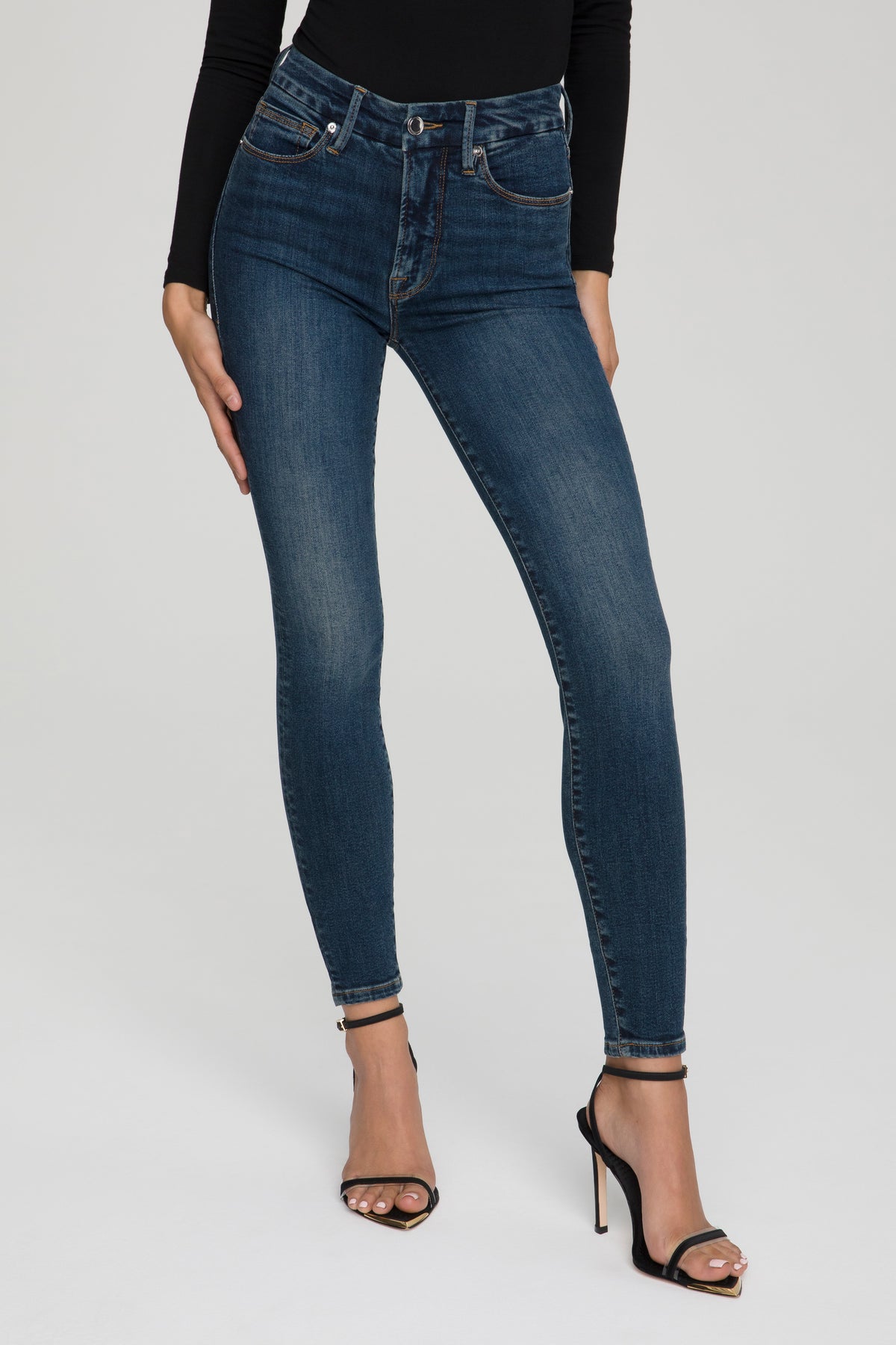 GOOD LEGS SKINNY JEANS | BLUE609-2 | GOOD AMERICAN | MODEL_A